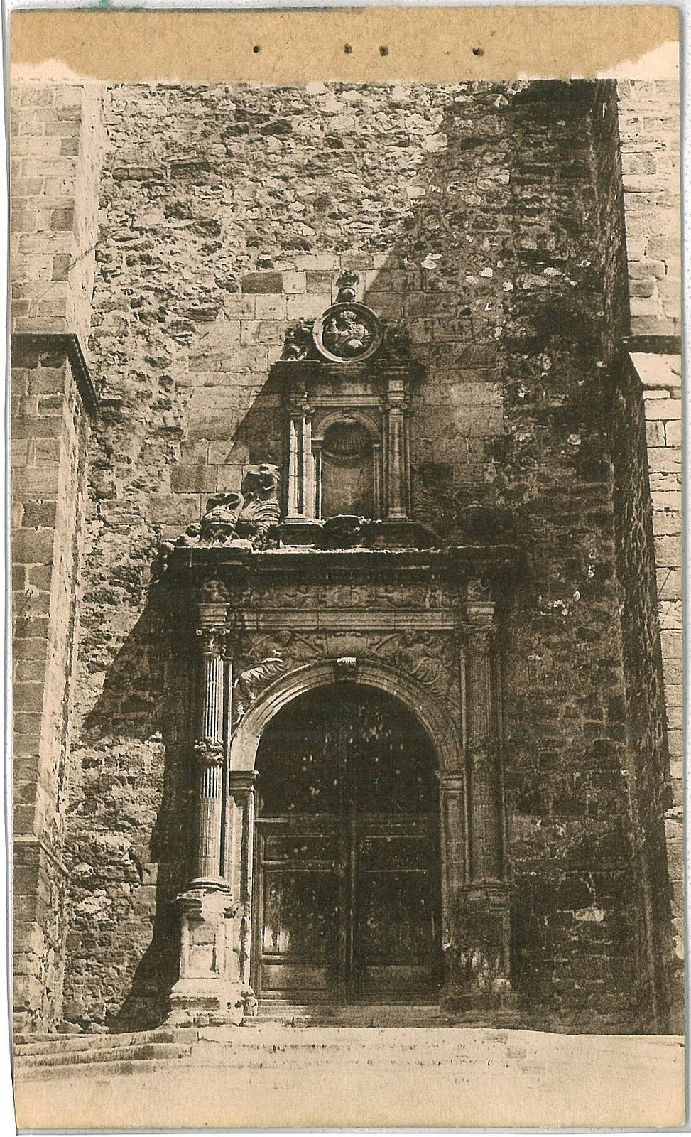Puerta Sur iglesia Asuncion 1930. Fotografía Oña