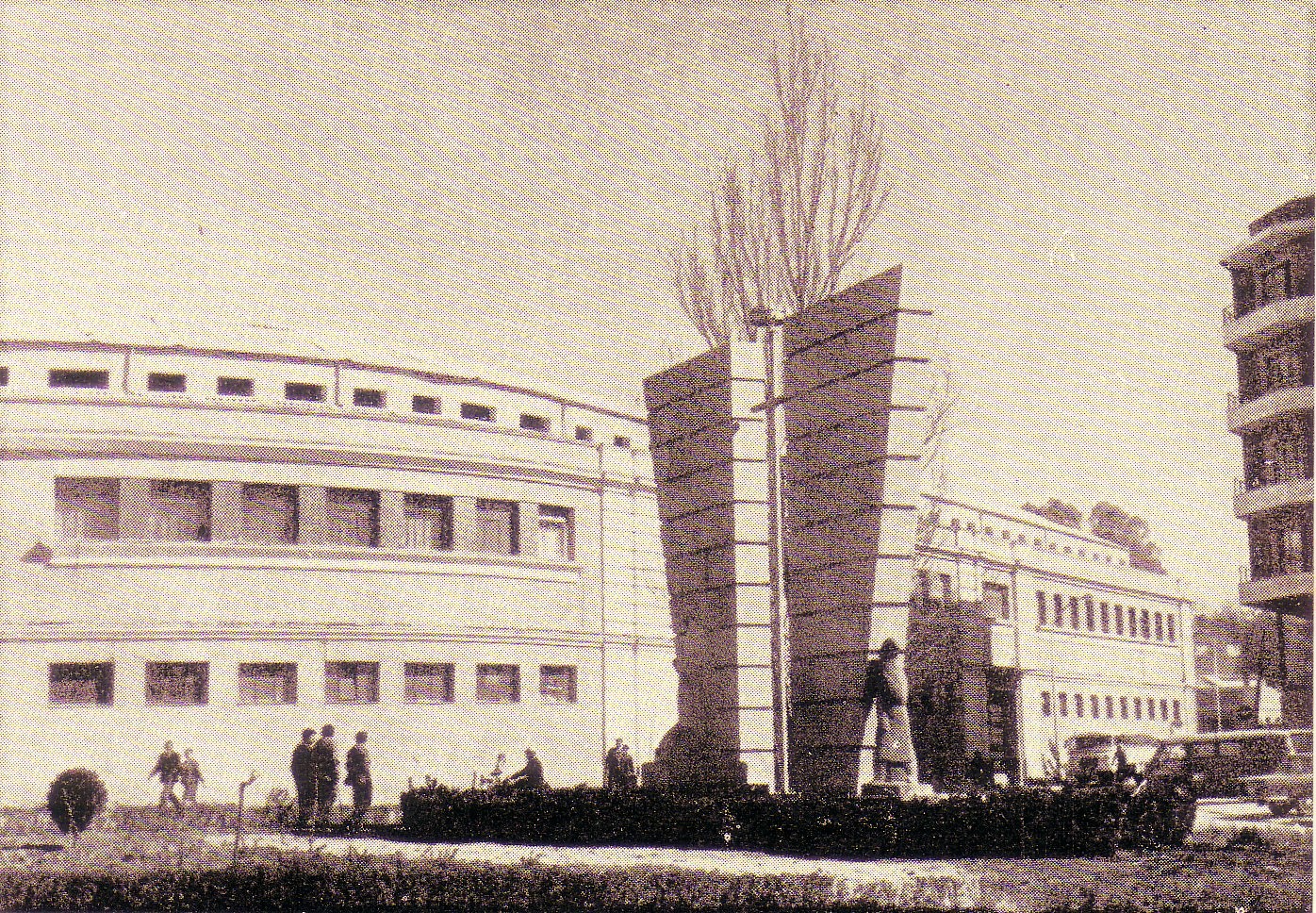 Monumento a los caídos en el trabajo Autor Marino B. Amaya. Años 60