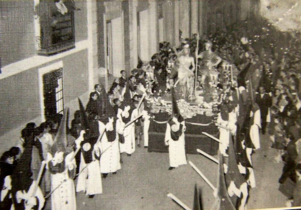 Hermandad de la Veracruz.1953 Fotografía García. Archivo Joaquín Castañeda